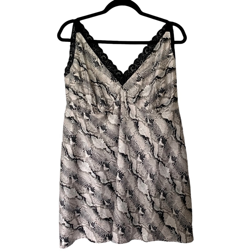 Torrid Lace Trim Camisole Tank Women’s Size 2 Plus Size